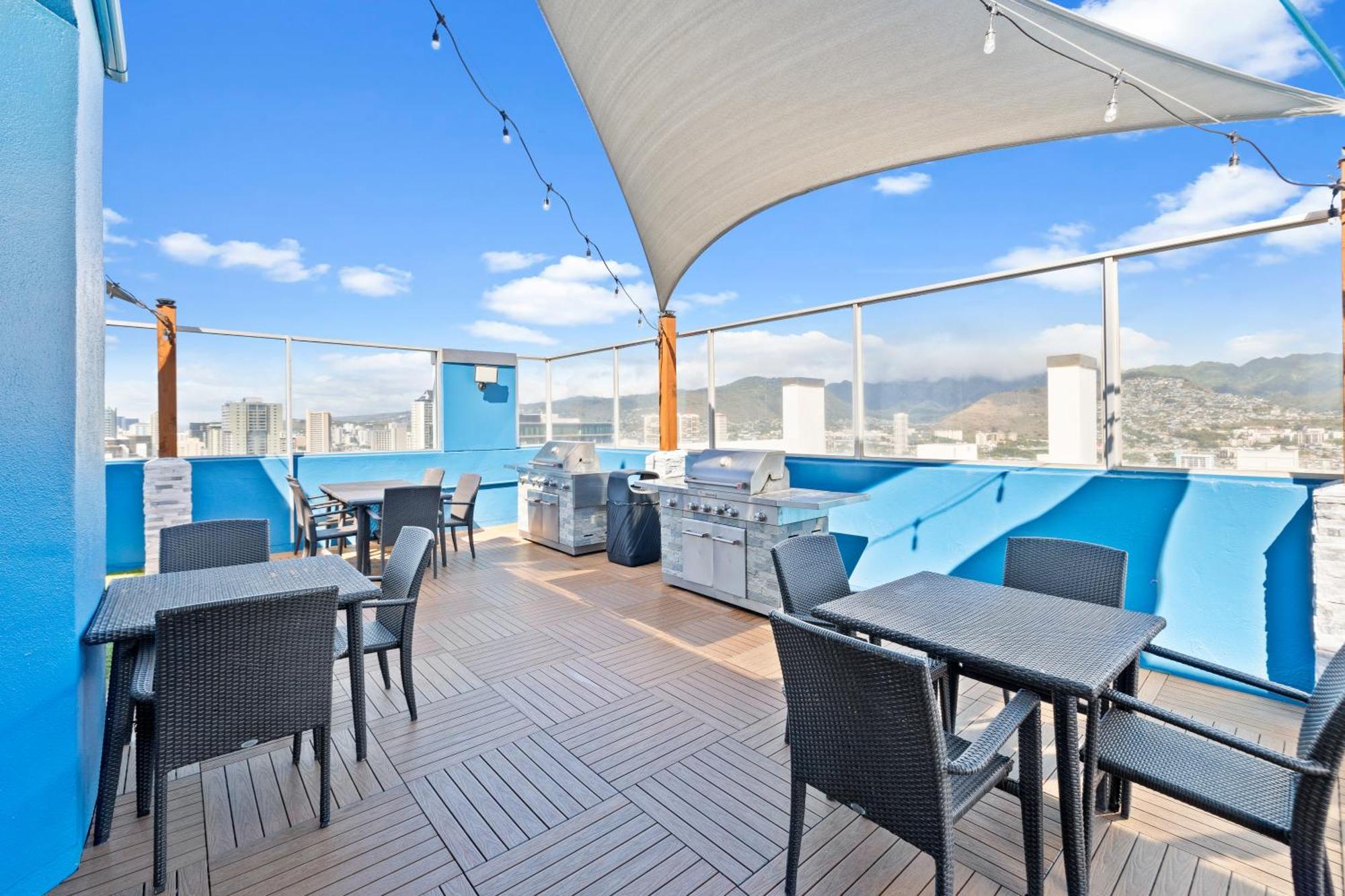 Steps To Waikiki Beach! Newly Renovated With 75" Tv Гонолулу Экстерьер фото