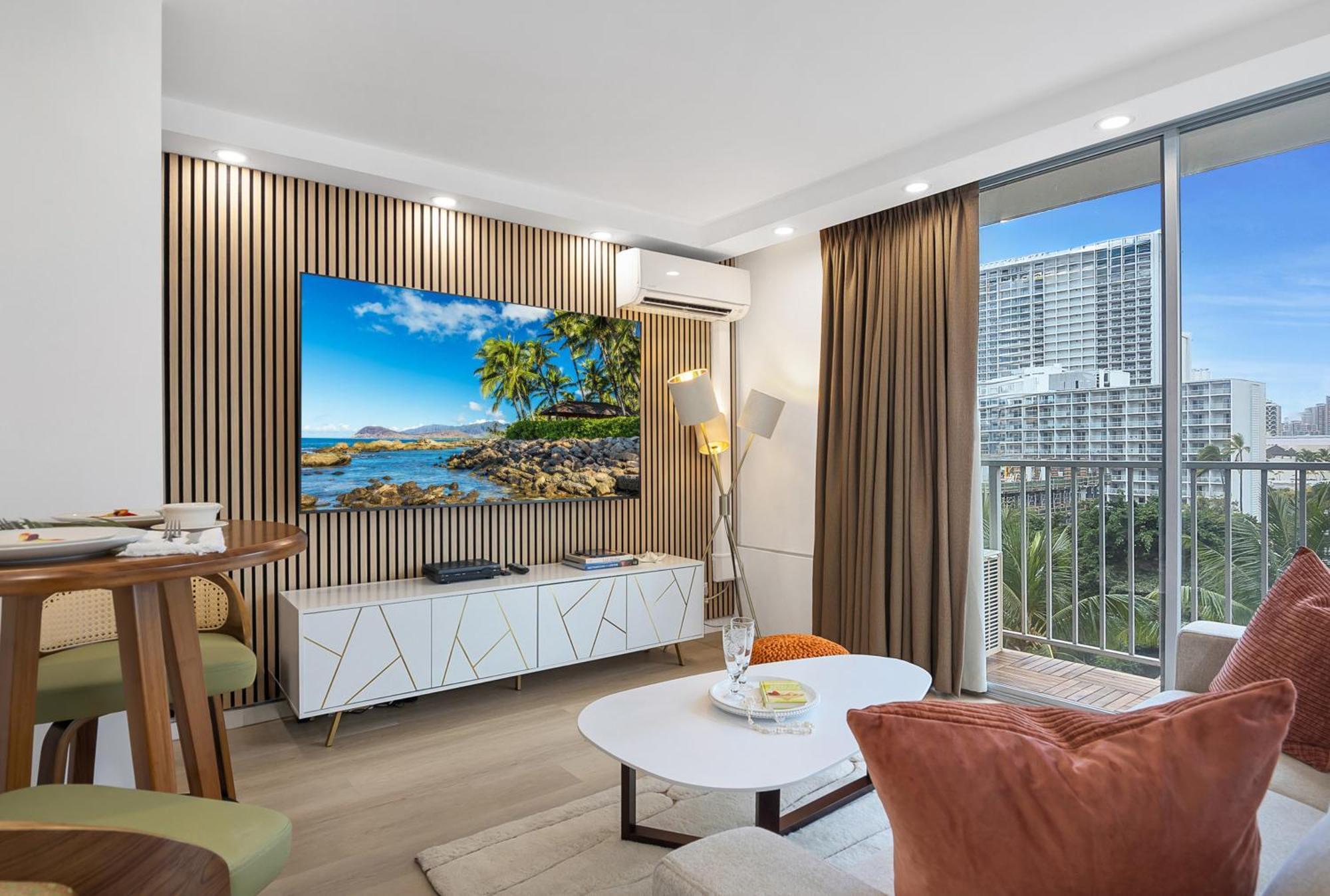 Steps To Waikiki Beach! Newly Renovated With 75" Tv Гонолулу Экстерьер фото