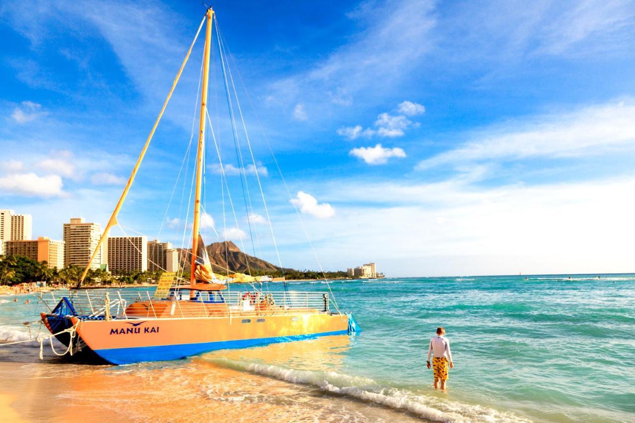 Steps To Waikiki Beach! Newly Renovated With 75" Tv Гонолулу Экстерьер фото